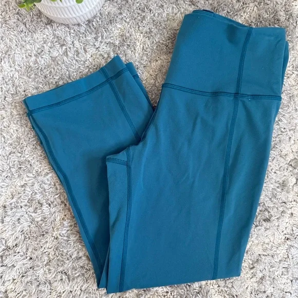 Lululemon Gather and Crow Cropped Leggings 21” - Picture 2 of 9